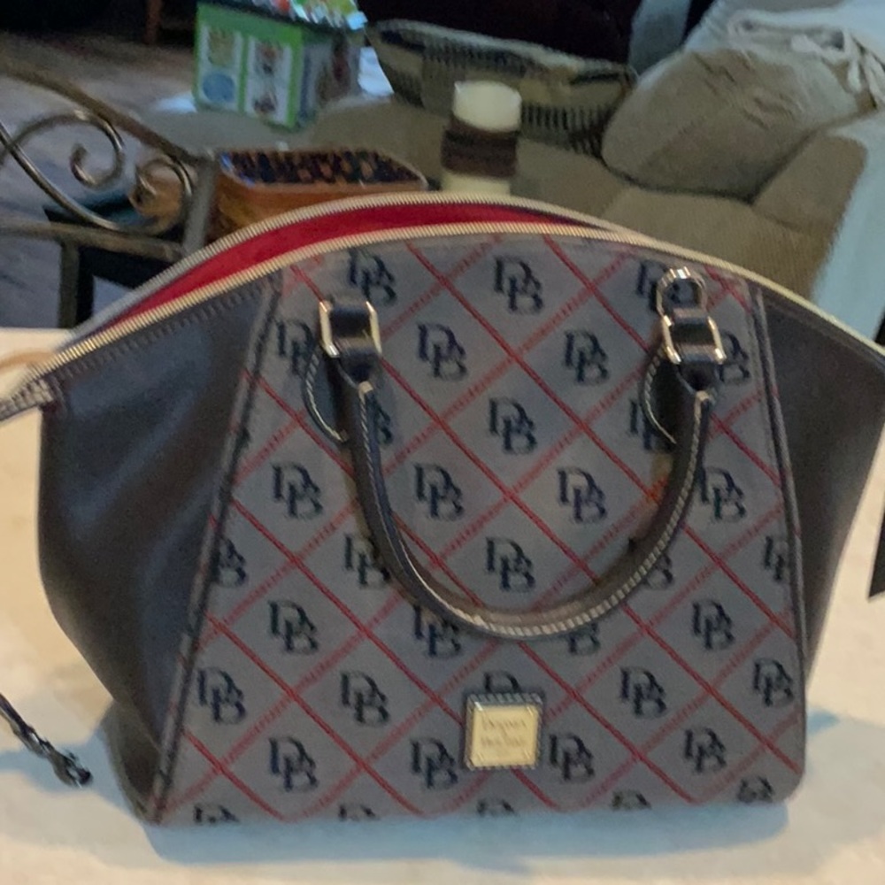 Dooney and Bourke handbag K 9513093